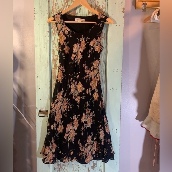 Casual Corner Dresses & Skirts - Women’s Casual Corner black floral Y2K maxi dress
